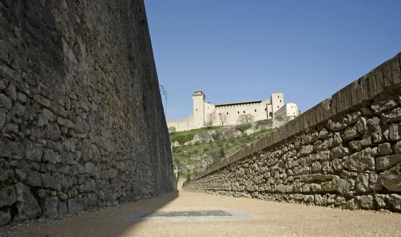 Palazzo Lauri Spoleto Lägenhet Exteriör bild