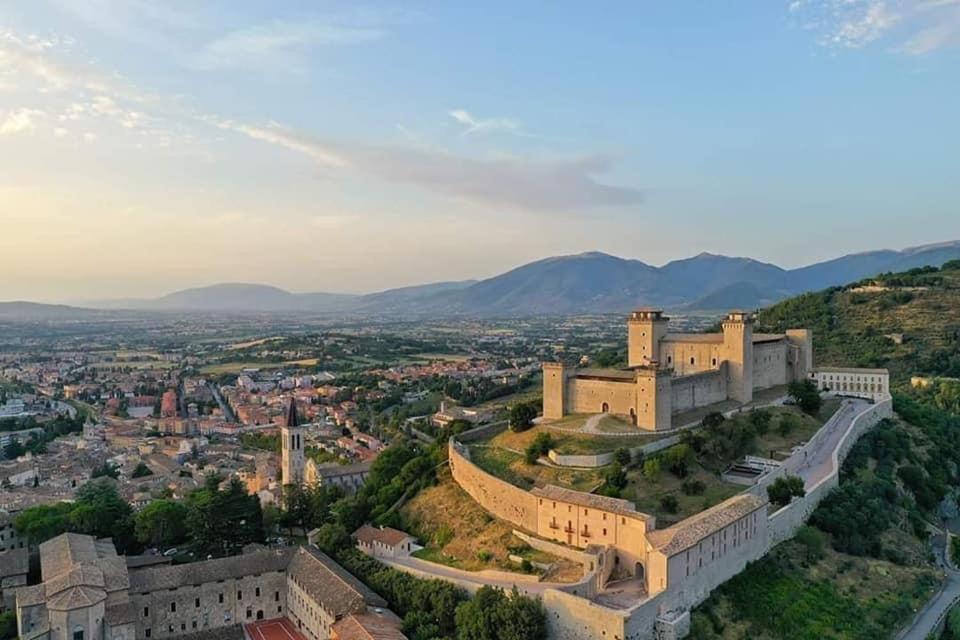 Palazzo Lauri Spoleto Lägenhet Exteriör bild